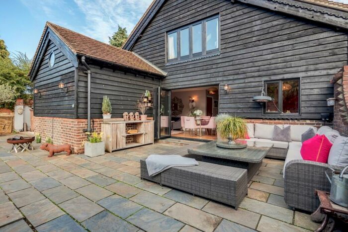 4 Bedroom Barn To Rent In Chilmead Lane Nutfield, RH1