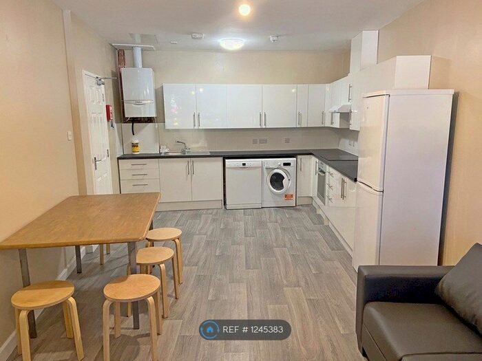 5 Bedroom Flat To Rent In Classic House, Bristol BS1