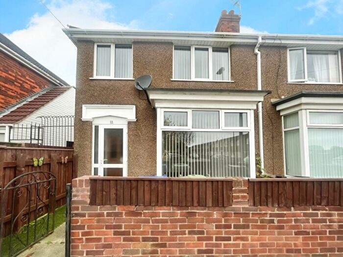 3 Bedroom End Of Terrace House To Rent In Roseveare Avenue, Grimsby, Lincolnshire, DN31