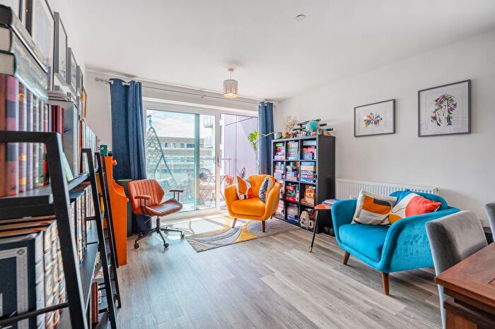 2 Bedroom Flat For Sale In Geoffrey Watling Way, Norwich, NR1