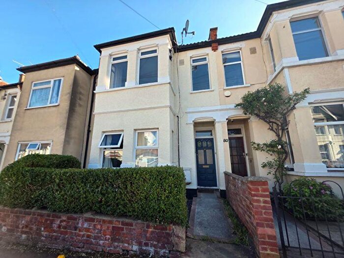2 Bedroom Flat To Rent In Gainsborough Drive, Westcliff-On-Sea, SS0