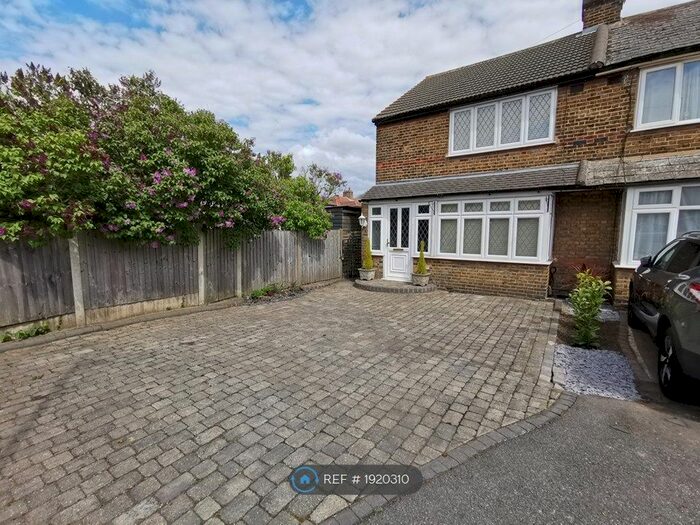 2 Bedroom End Of Terrace House To Rent In Stanford Close, Romford, RM7