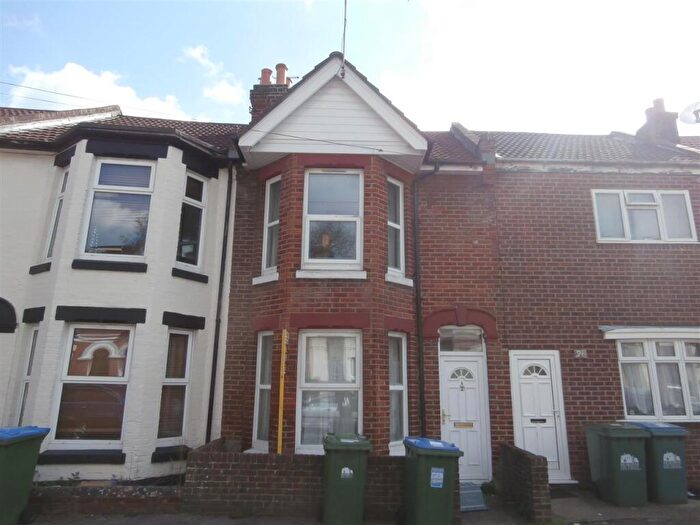 3 Bedroom Terraced House To Rent In Thackeray Road, Southampton, SO17