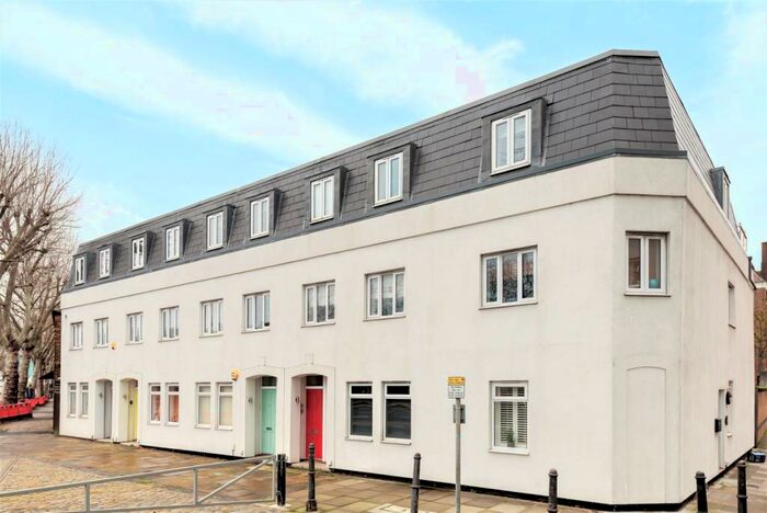 3 Bedroom Flat To Rent In Creek Road Deptford, SE8