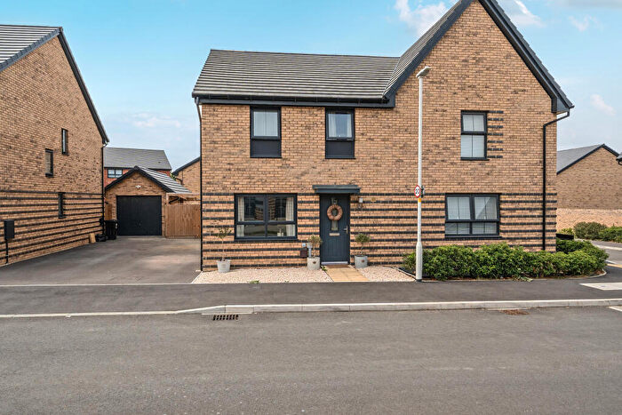 3 Bedroom Semi-Detached House For Sale In Marden Avenue, Swindon, SN1