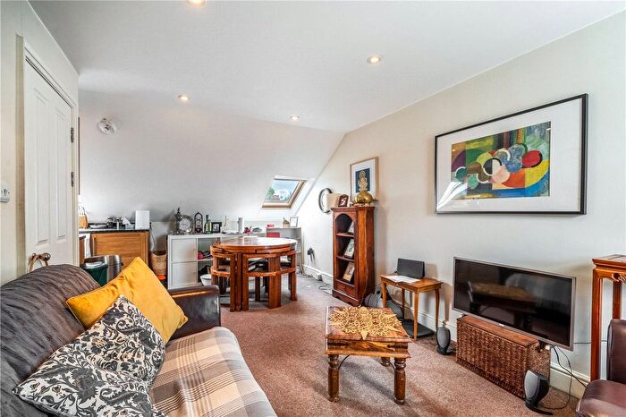 1 Bedroom Flat To Rent In Maldon Road, London, W3