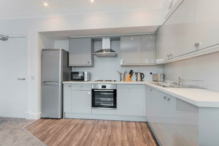 3 Bedroom Flat To Rent In West Savile Terrace, Newington, Edinburgh, EH9