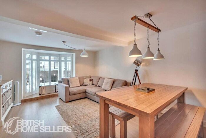 2 Bedroom Town House For Sale In Bridge Street, Llangollen, Denbighshire, LL20