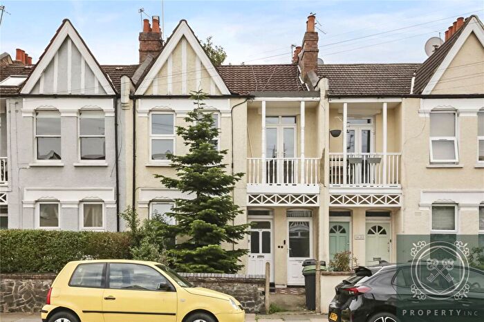 3 Bedroom Apartment To Rent In Sirdar Road, London, N22
