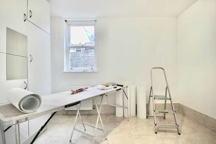 2 Bedroom Flat To Rent In Station Road, London EN5