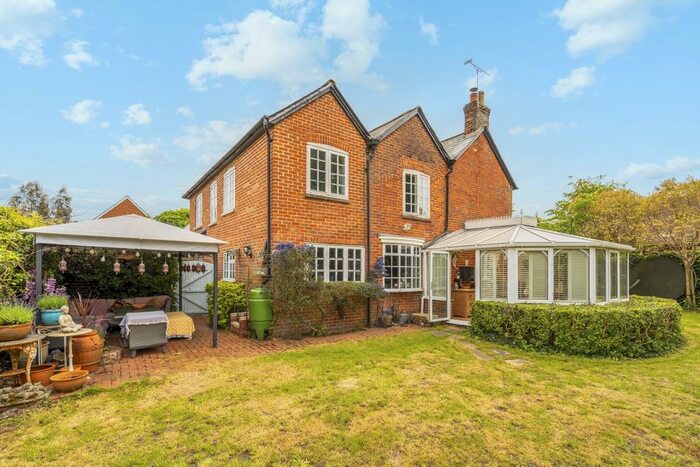 5 Bedroom Detached House To Rent In Thorn Road, Wrecclesham, Farnham, GU10