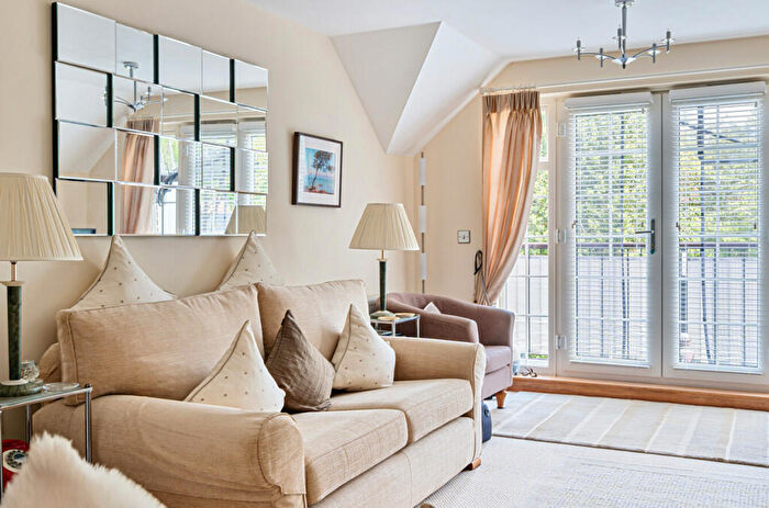 2 Bedroom Flat For Sale In Chilbolton Avenue, Winchester, Hampshire, SO22