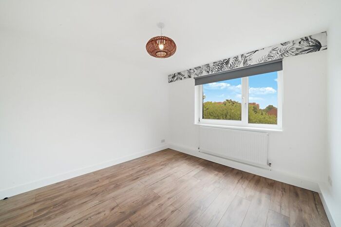3 Bedroom Flat To Rent In Hardwicke Street, Barking, IG11