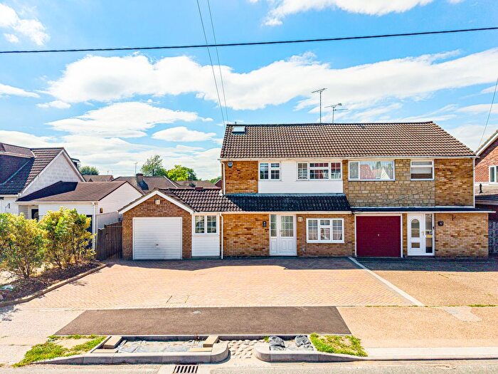 4 Bedroom Semi-Detached House For Sale In Victoria Avenue, Rayleigh, SS6