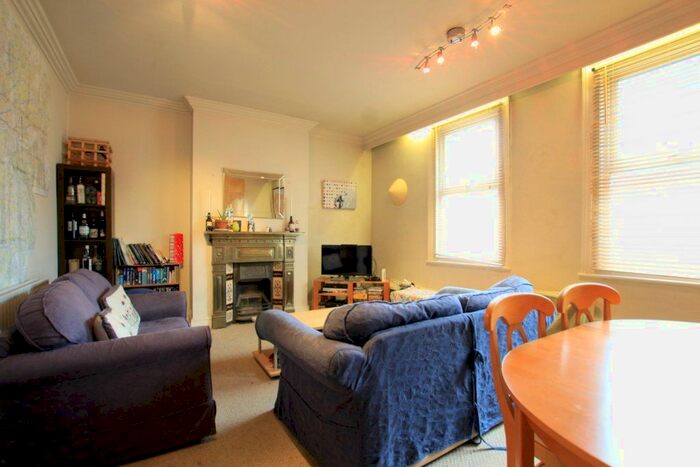 2 Bedroom Flat To Rent In Keswick Road, Putney SW15
