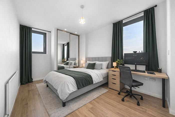 2 Bedroom Apartment For Sale In East India Dock Road, London, E14