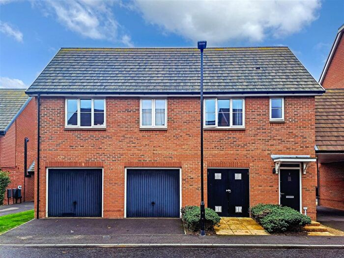 2 Bedroom Flat For Sale In Acacia Crescent, Angmering, BN16