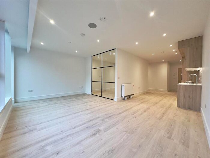 1 Bedroom Flat To Rent In Virginia House, Walton Street, Aylesbury, HP21
