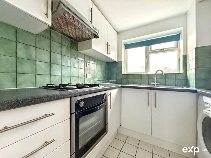 2 Bedroom Maisonette For Sale In Buckfast House, Whaddon Way, Bletchley, Milton Keynes, MK3