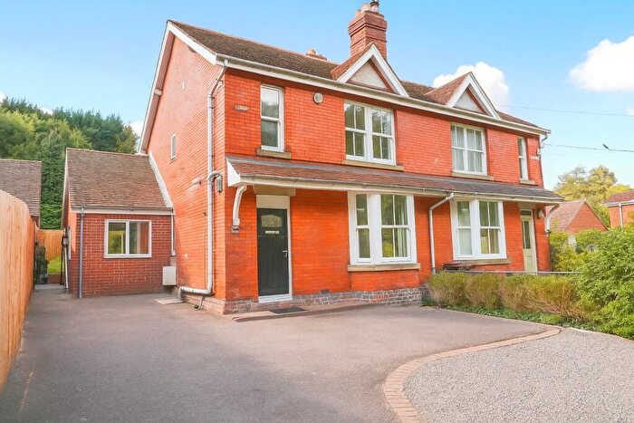 3 Bedroom Character Property For Sale In Everlands, Cam, GL11