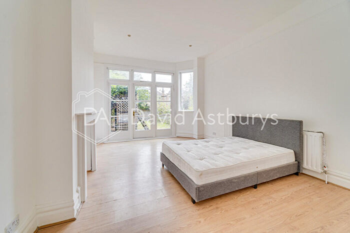 3 Bedroom Apartment To Rent In Myddleton Road, Wood Green, London, N22