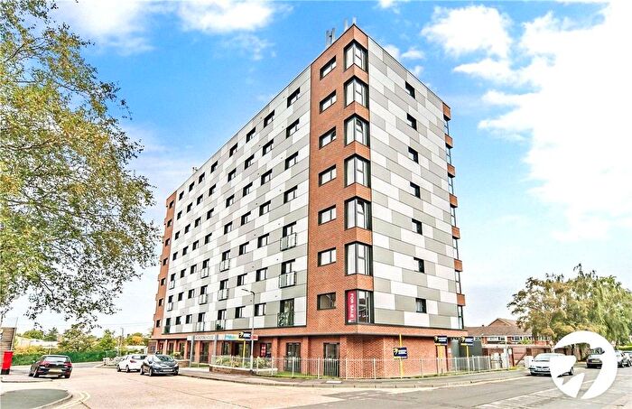 2 Bedroom Flat To Rent In Azalea Drive, Swanley, Kent, BR8