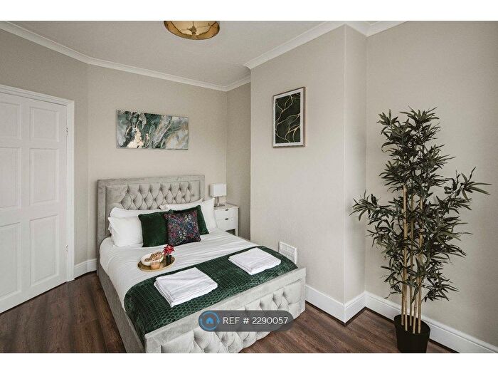 5 Bedroom Semi-Detached House To Rent In Brighton Road, South Croydon, CR2