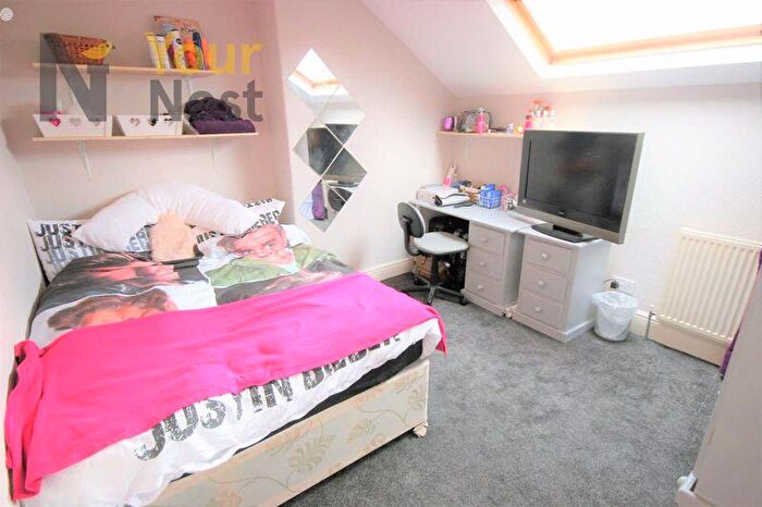 5 Bedroom Terraced House To Rent In Estcourt Terrace, Headingley, LS6