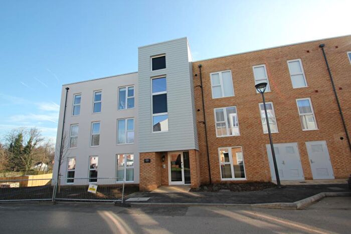 1 Bedroom Apartment To Rent In Addlestone, Surrey, KT15