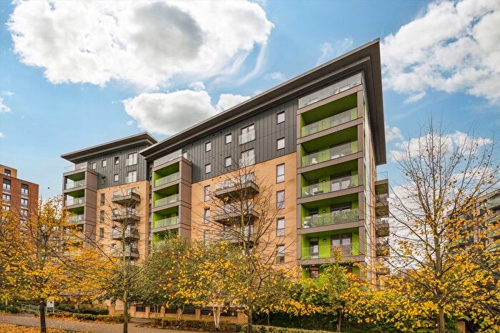 2 Bedroom Flat For Sale In Lakeside Drive, Park Royal, NW10