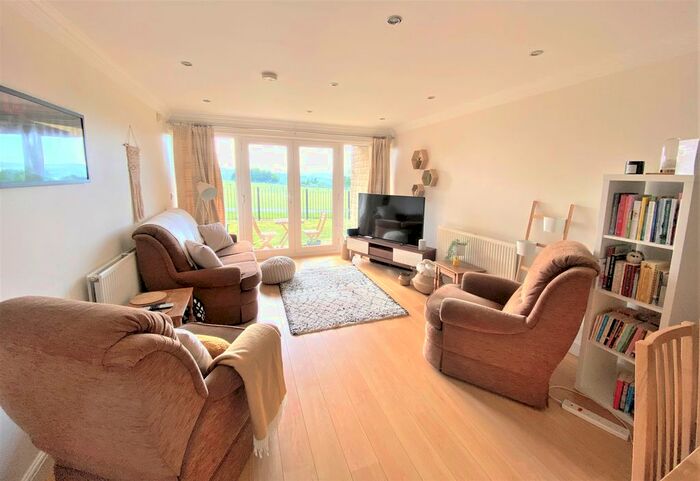 2 Bedroom Flat To Rent In Northfield Court, Crookes, Sheffield, S10