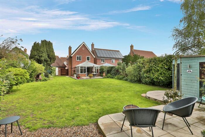 3 Bedroom Detached House For Sale In Muir Drive, Hingham, Norwich, NR9