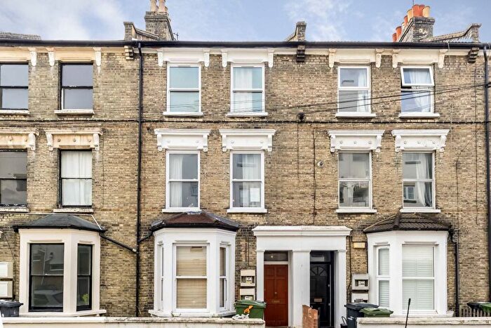 2 Bedroom Flat To Rent In Morrish Road, Brixton, SW2