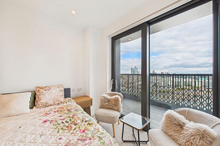 3 Bedroom Flat To Rent In Sutherland Apartments, Alba Square, London, SW1W