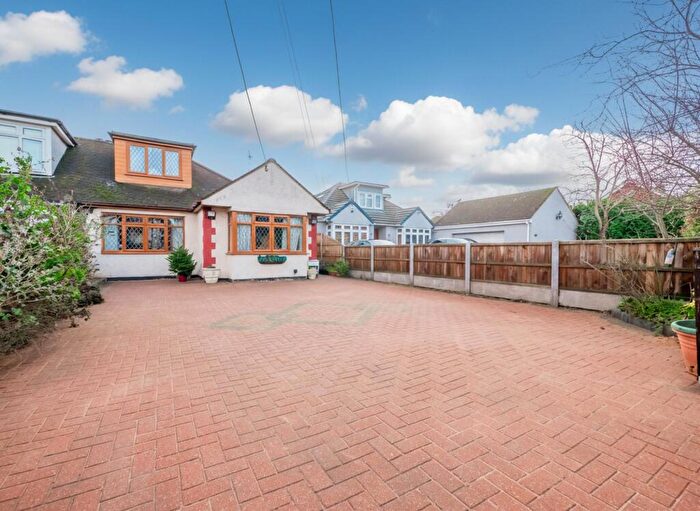 3 Bedroom Semi-Detached Bungalow For Sale In Greensward Lane, Hockley, SS5