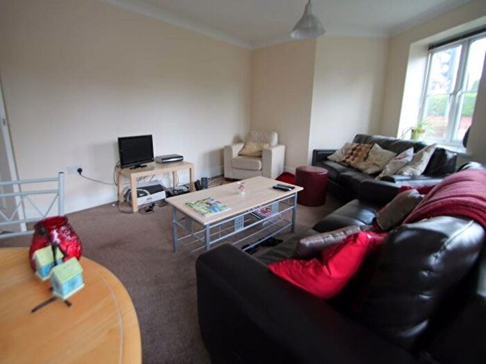 3 Bedroom House To Rent In Cherry Court, Leeds, LS6