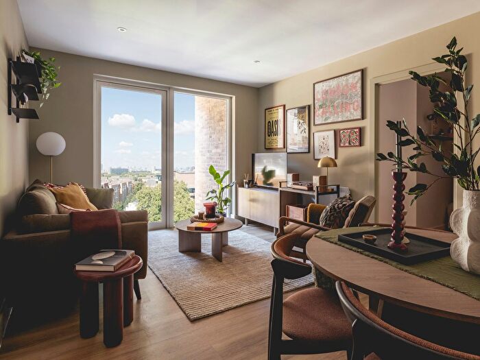 3 Bedroom Flat To Rent In Mill Mead, Staines Upon Thames, TW18