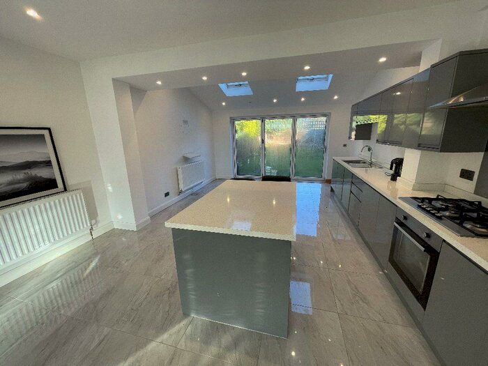 3 Bedroom Semi-Detached House To Rent In Bed Semi, Grestone Cres, L14