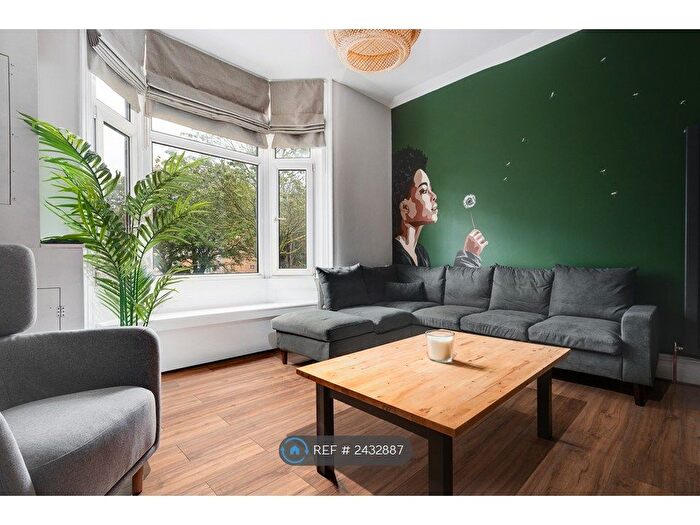 6 Bedroom Terraced House To Rent In Aigburth Road, Liverpool, L17