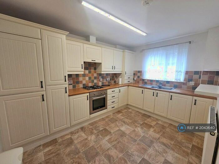 2 Bedroom Flat To Rent In Lower Brook Farm, Bolton, BL5