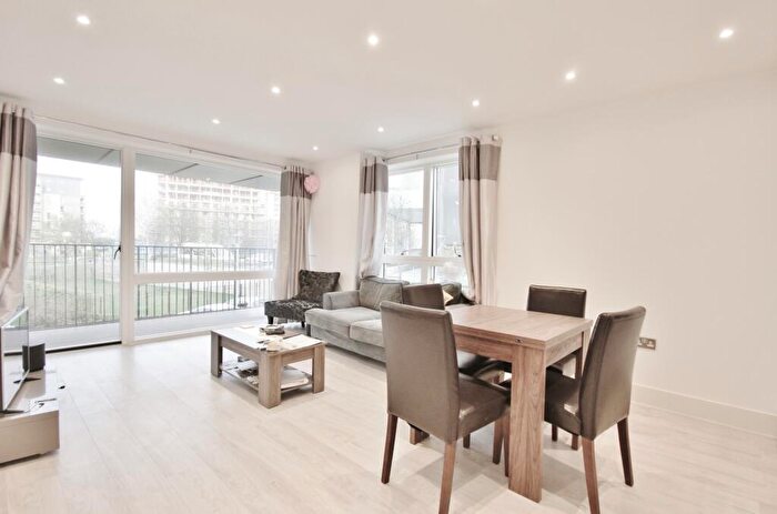 2 Bedroom Flat To Rent In Abbotsford Court, Lakedrive, Park Royal, NW10