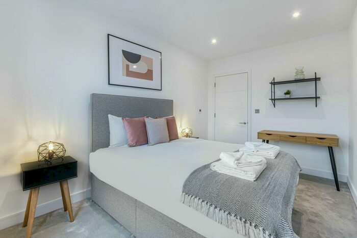 3 Bedroom House To Rent In - Hackney Rd, London, London, E2