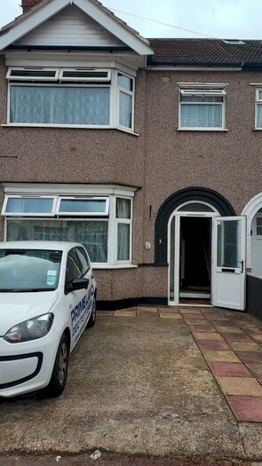 4 Bedroom End Of Terrace House To Rent In Waverley Gardens, Barking, London, IG11
