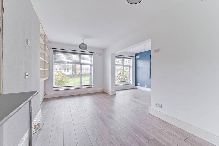 2 Bedroom Flat To Rent In Elmers End Road, Beckenham, London, SE20