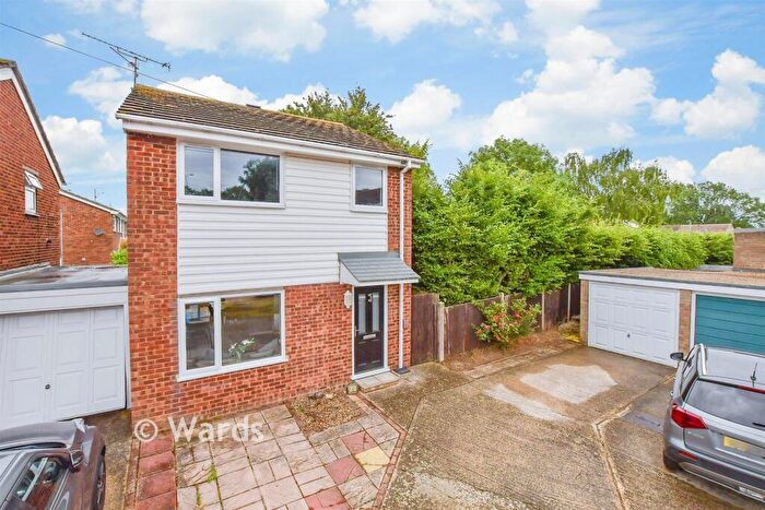 3 Bedroom Link Detached House For Sale In Moor Park Close, Rainham, Gillingham, Kent, ME8