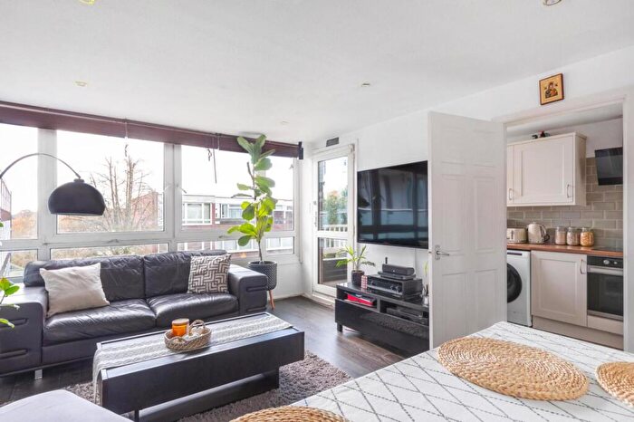 1 Bedroom Apartment For Sale In Sylvan Road, London, SE19