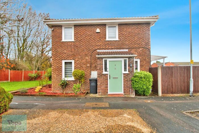 2 Bedroom End Of Terrace House For Sale In Heath Close, Luton, LU1