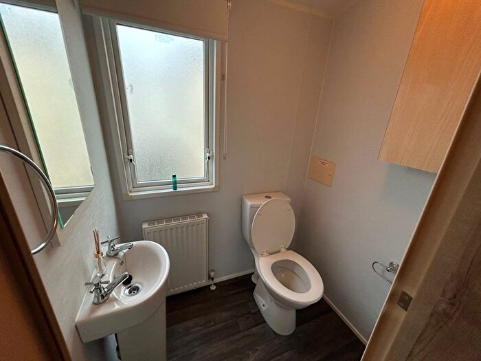 2 Bedroom Mobile/park Home For Sale In Hythe Road, Dymchurch, Romney Marsh, TN29