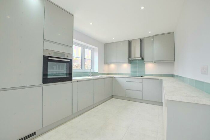 2 Bedroom Detached House To Rent In The Horseshoe, Godalming, Surrey, GU7