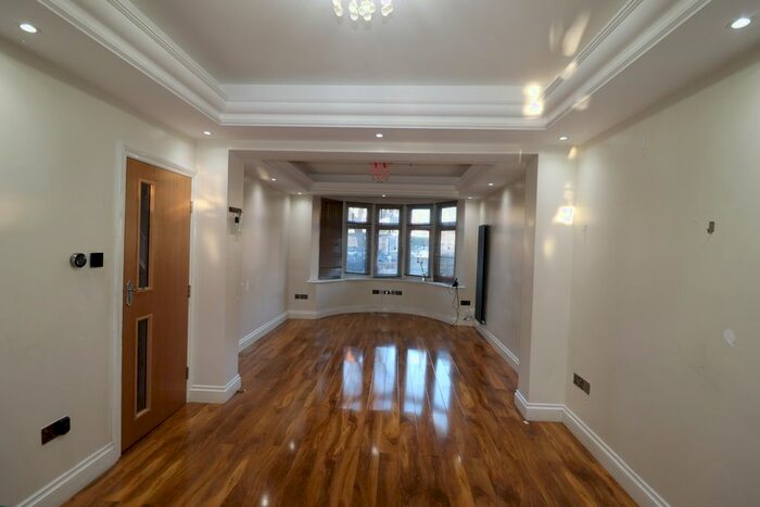 3 Bedroom Terraced House To Rent In Lynn Road, Newbury Park IG2